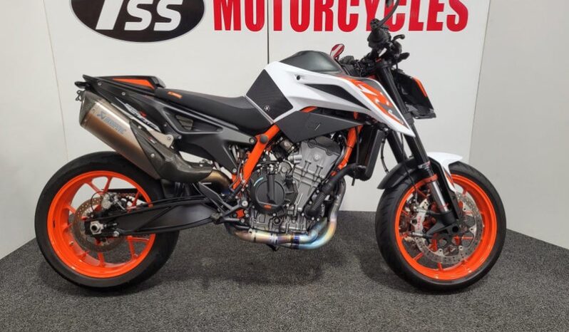 KTM 890