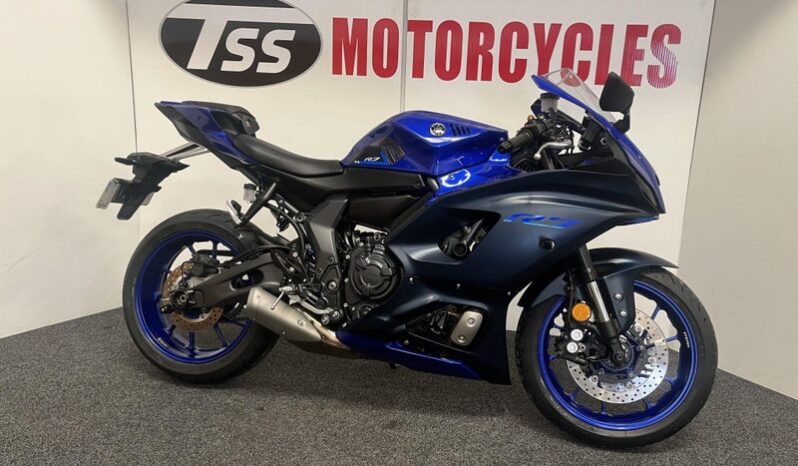 Yamaha R7