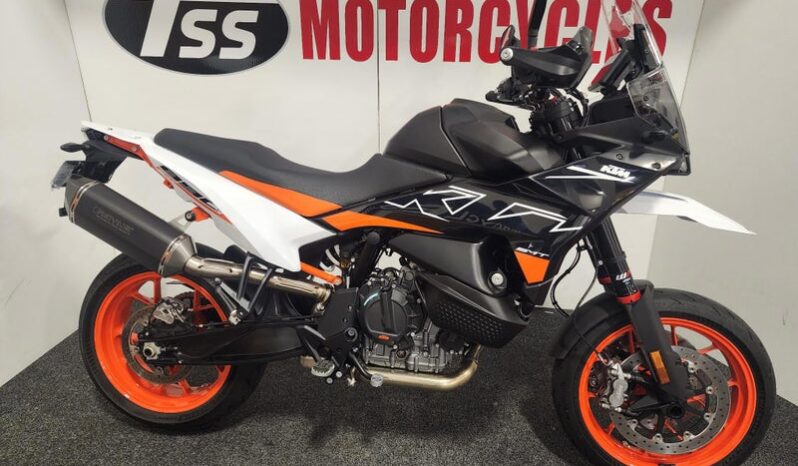 KTM 890